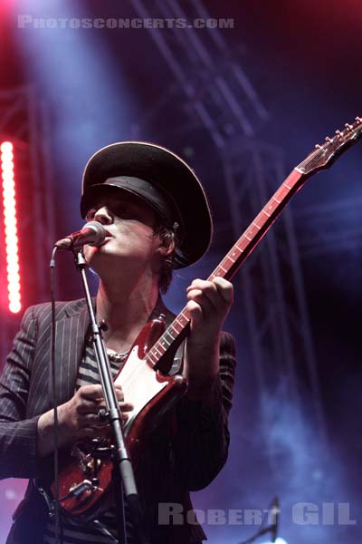 BABYSHAMBLES - 2013-07-08 - PARIS - Place de la Republique - Peter Doherty